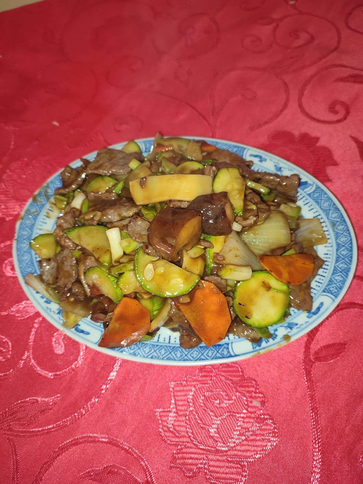 23. Carne con Hongos y Bambú