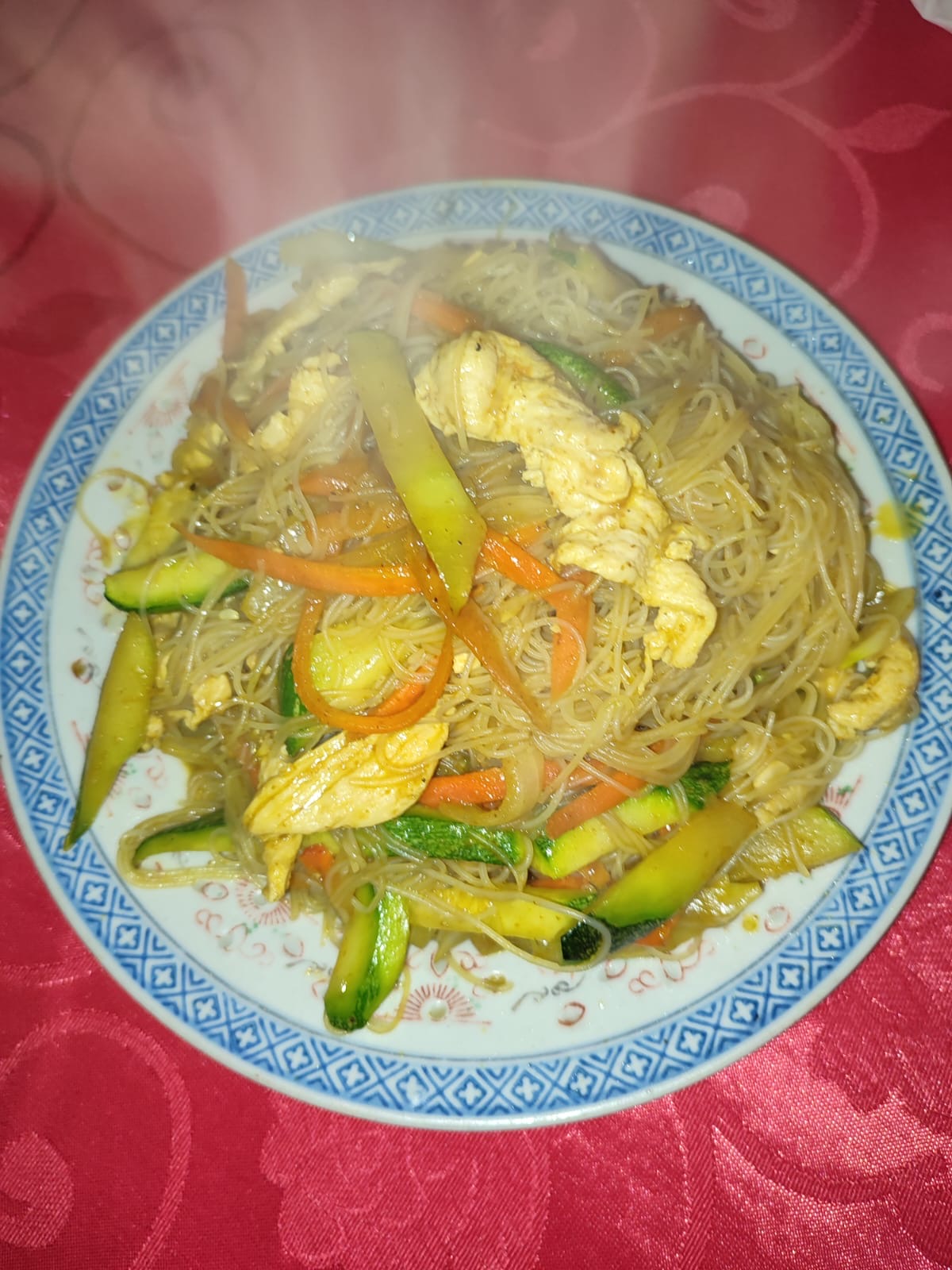 64A. Fideos de Arroz al Curry c/ Pollo o Carne
