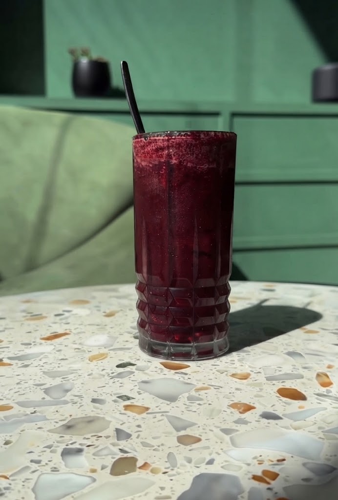 Limonada de frutos rojos